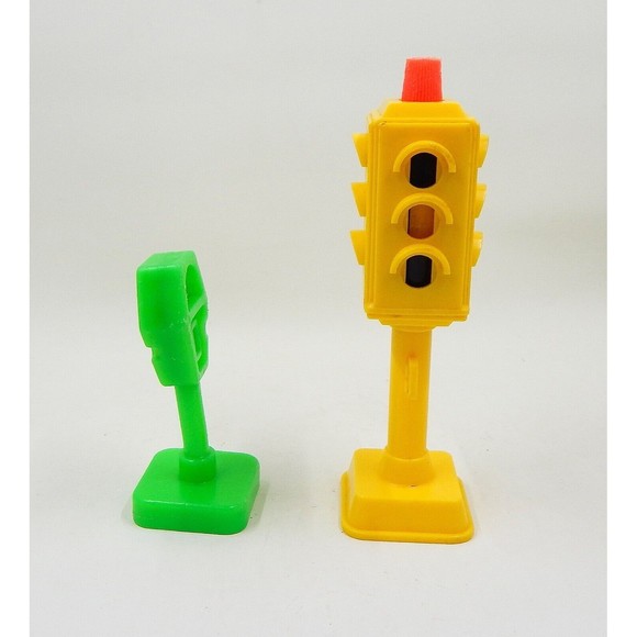 Fisher Price Little People 2500 Main Street Lot Traffic Light Green Park Meter - Picture 2 of 11